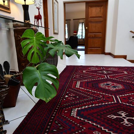 Highgrove Guesthouse ヨハネスブルグ エクステリア 写真