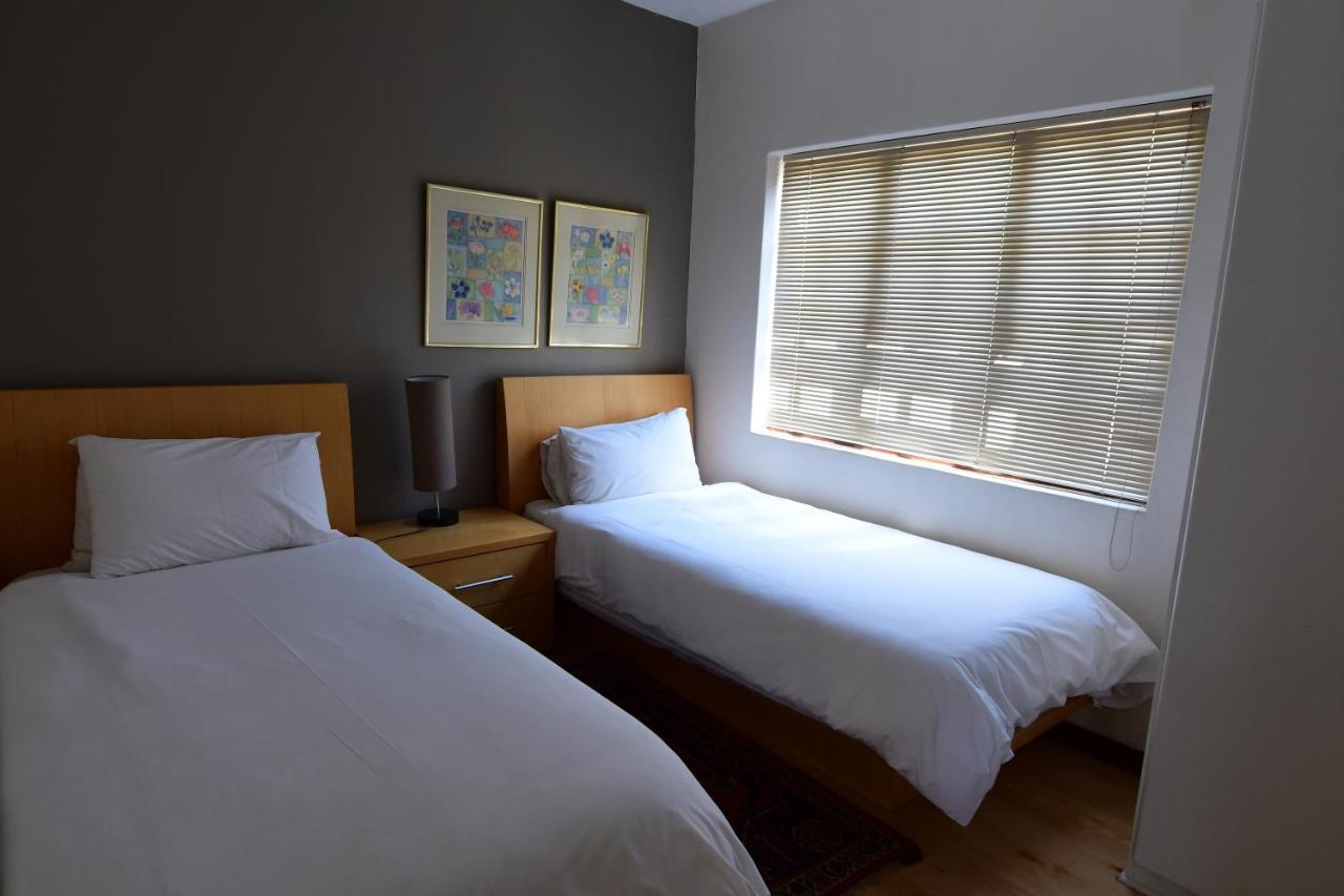 Highgrove Guesthouse ヨハネスブルグ エクステリア 写真